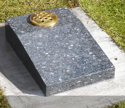 memorial masons devon and mounumental masons devon we supply Churchyard Memorials, Cemetery Maemorials, headstones, gravestones cremation memorials and creamation plaques
