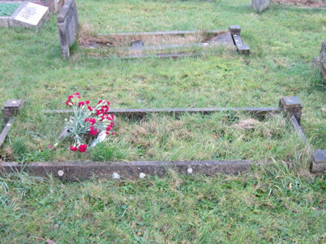 cemetery headstones devon |churchyard memorials devon | headstones | gravestone | totnes | south hams